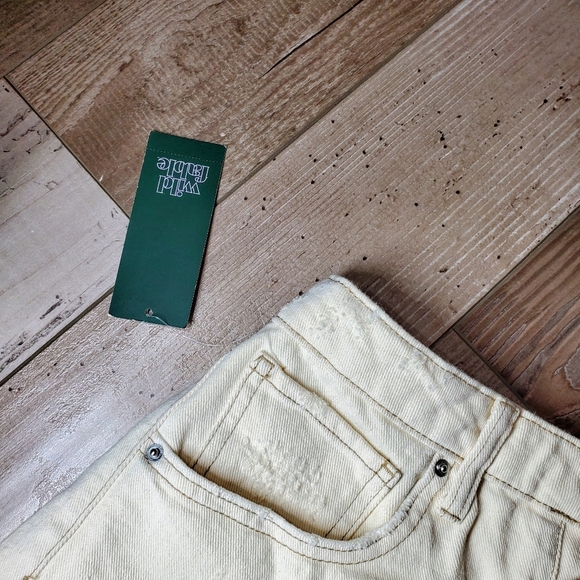 NWT Wild Fable Women's Super-High Rise Cut-Off Jean Shorts Off-White Size 2/26 - Picture 16 of 16